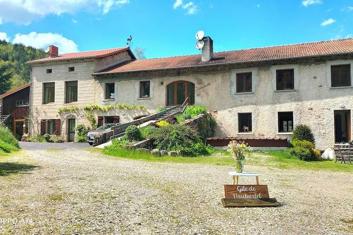 Location de vacances pour 12 personnes, avec jardin dans Sainte-Sigolène