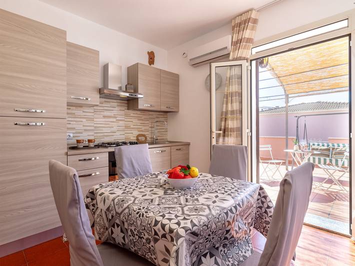 Gîte pour 2 personnes, avec terrasse dans Olbia - 3