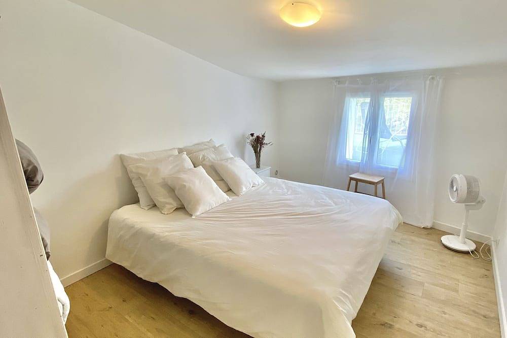 Entire apartment, There is the sun, the countryside and the sea... in Martigues, Istres region