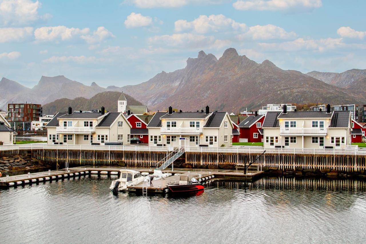 Svolvær Havn Waterfront Villa in Vågan 