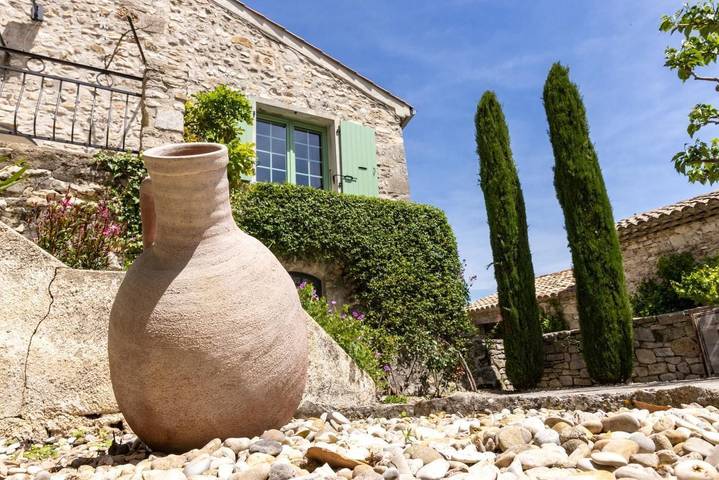 Location de vacances pour 4 personnes, avec jardin et terrasse à Aleyrac