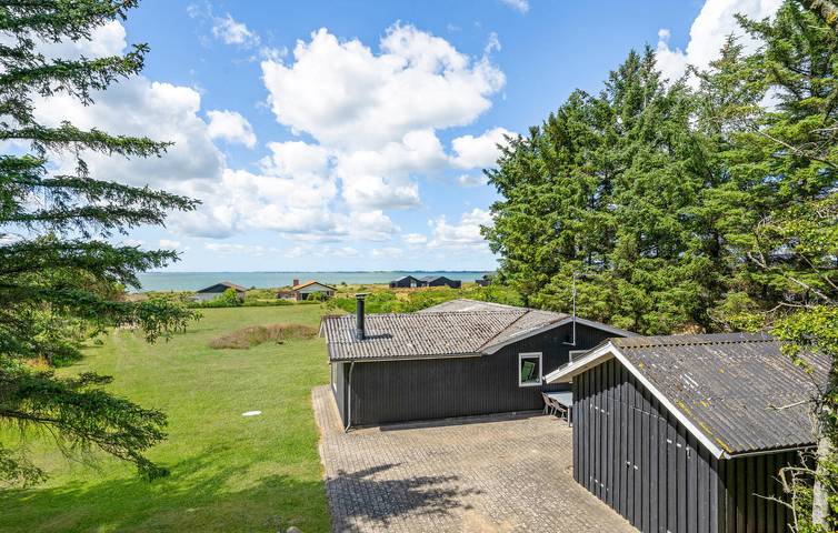 Ferienhaus für 5 Personen, mit Terrasse und Garten in Knud Strand