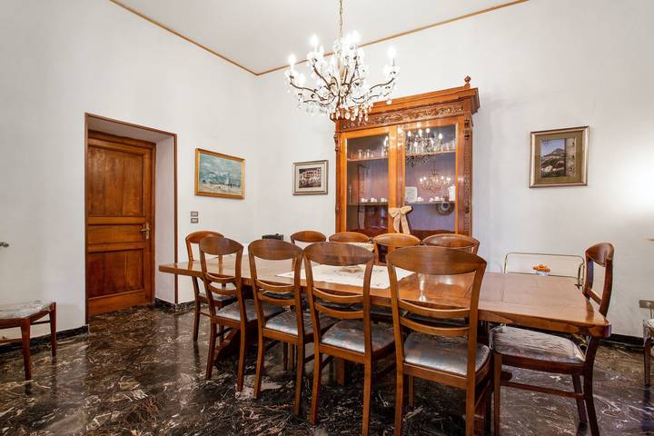 Appartamento intero, Ampio Appartamento a Cava de' Tirreni con Vista Montagna. in Cava dei Tirreni, Costa tirrenica Campania