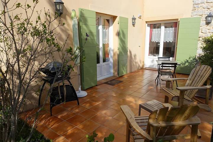 Gîte pour 2 personnes, avec terrasse et jardin à Hyeres