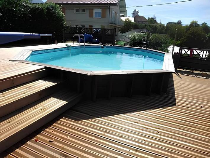 Location de vacances pour 2 personnes, avec balcon ainsi que piscine et vue à Aix-les-Bains