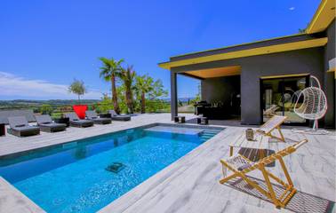 Gîte pour 9 personnes, avec piscine et terrasse à Montboucher-sur-Jabron