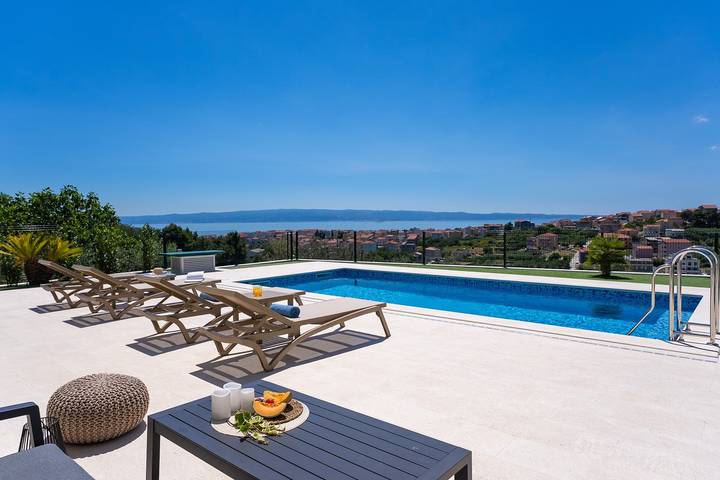 Villa for 10 personer med havblik in Split-Dalmatien