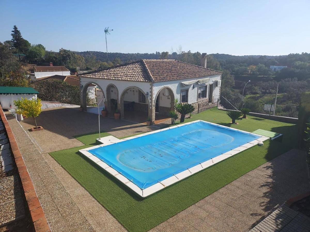 Three-Bedroom House in Guillena, Sierra Morena