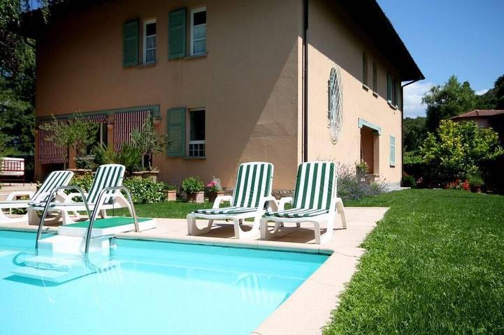 Ferienwohnung für 6 Personen, mit Whirlpool und Pool sowie Balkon und Garten in Gemeinde Menaggio