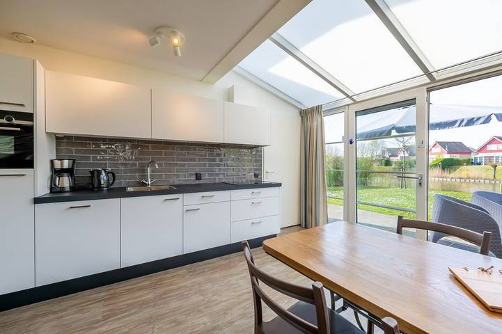 Villa für 6 Personen, mit Balkon/Terrasse und Seeblick sowie Terrasse in den Niederlande - 3