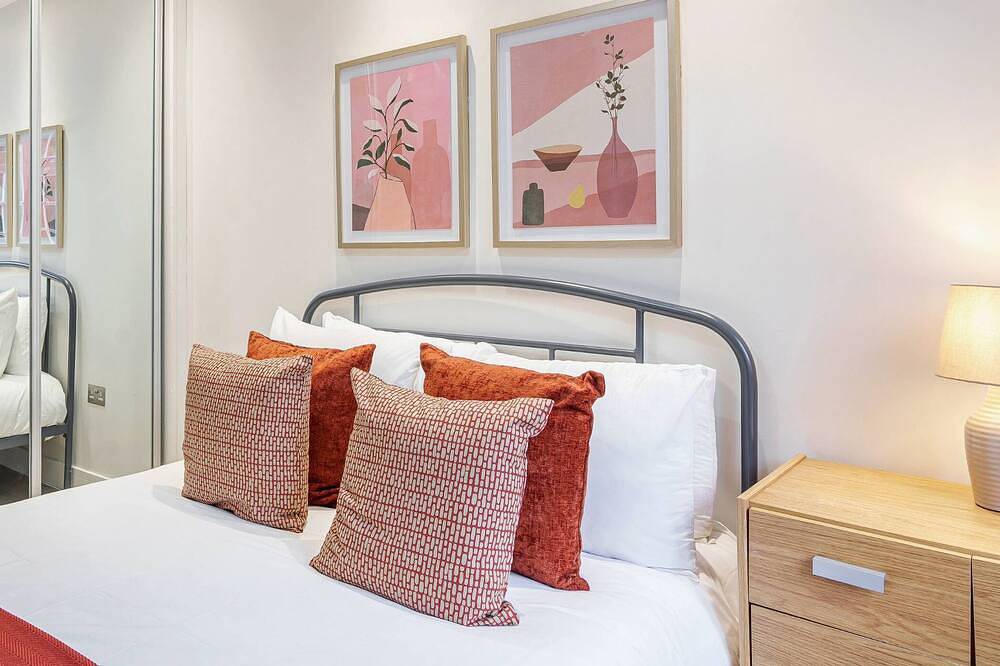 Geheel appartement, Stylish 1 Bed Flat | Pet-Friendly & Near Station in Rushmoor, Hampshire