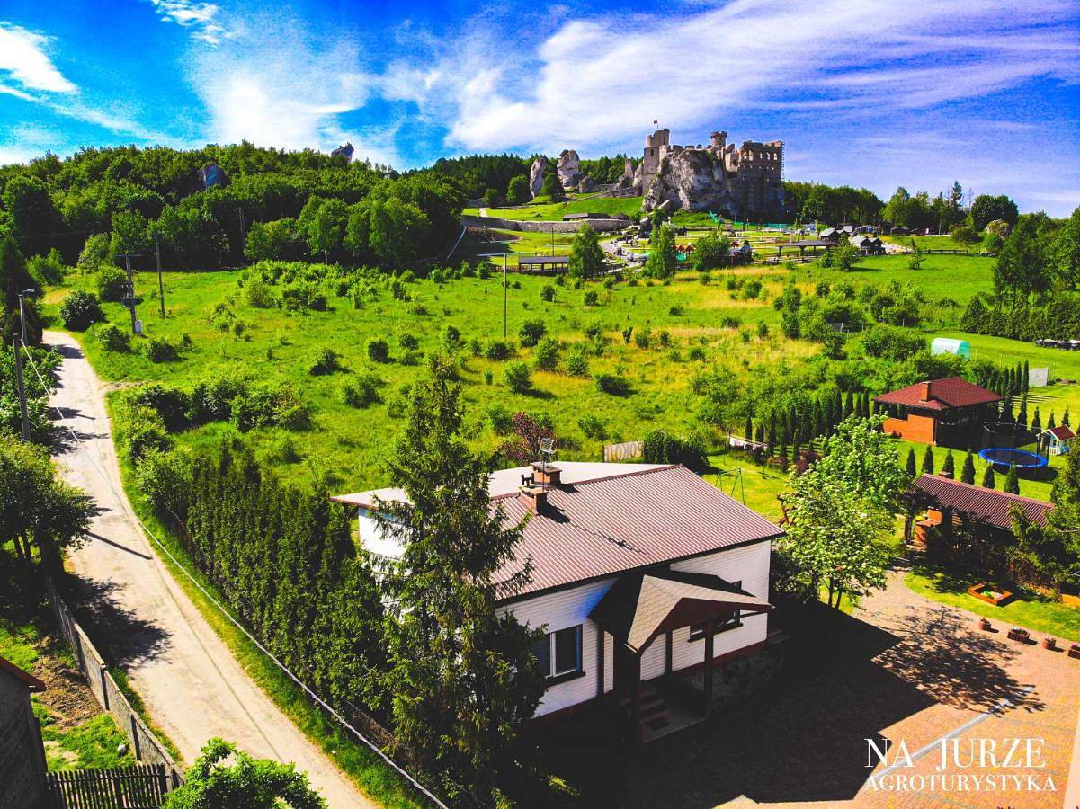 Agroturystyka na Jurze z widokiem na Zamek Jacuzzi Sauna Beczka Wypożyczalnia Rowerów Elektrycznych Basen dla dzieci in Śląsk