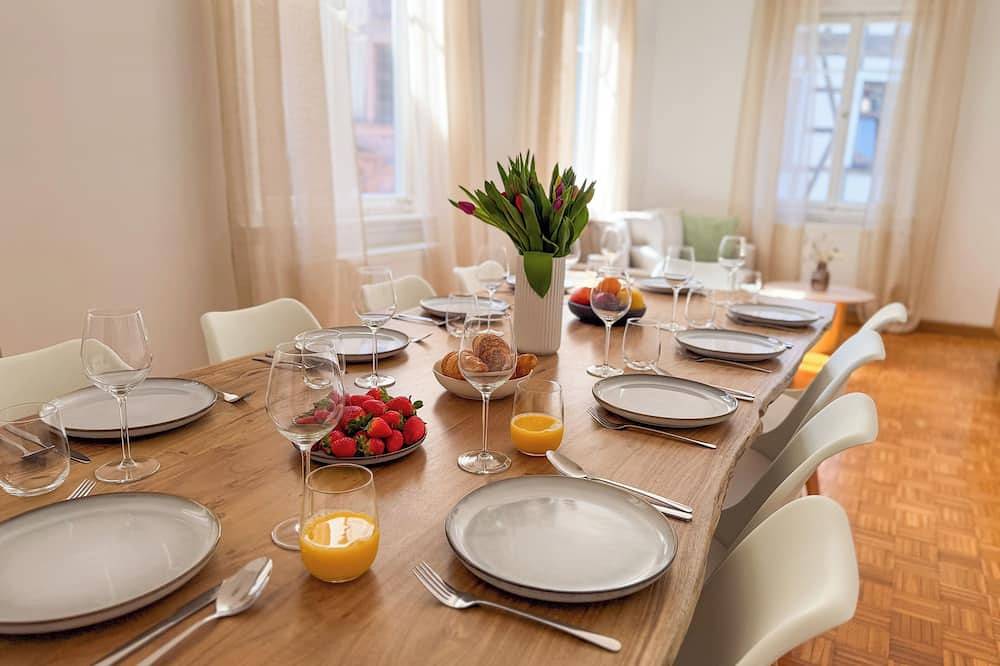 Ganze Wohnung, 140 qm Wohnung für 6-10 Personen, großer Wohn-/Essbereich & Garage, Zentrum in Gernsbach, Nordschwarzwald