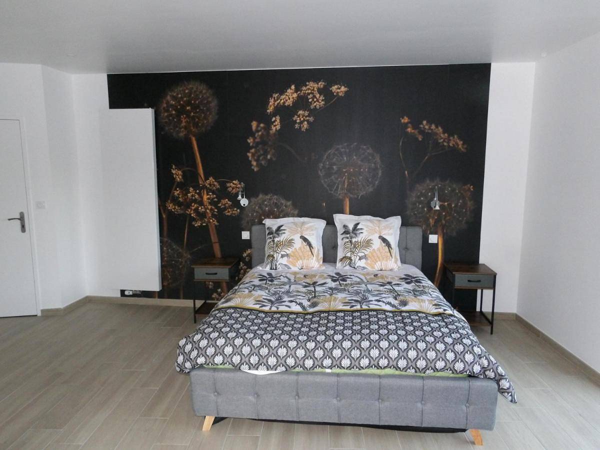 Double Room with Balcony in Reventin-Vaugris, Région de Vienne