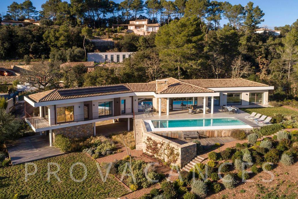 Beautiful Holiday Home with Stunning Views in Bagnols-en-Forêt, Region de Draguignan