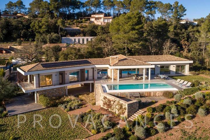 Villa pour 10 personnes, avec piscine et balcon/terrasse