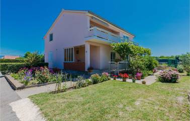 Ferienwohnung für 5 Personen, mit Terrasse in Privlaka