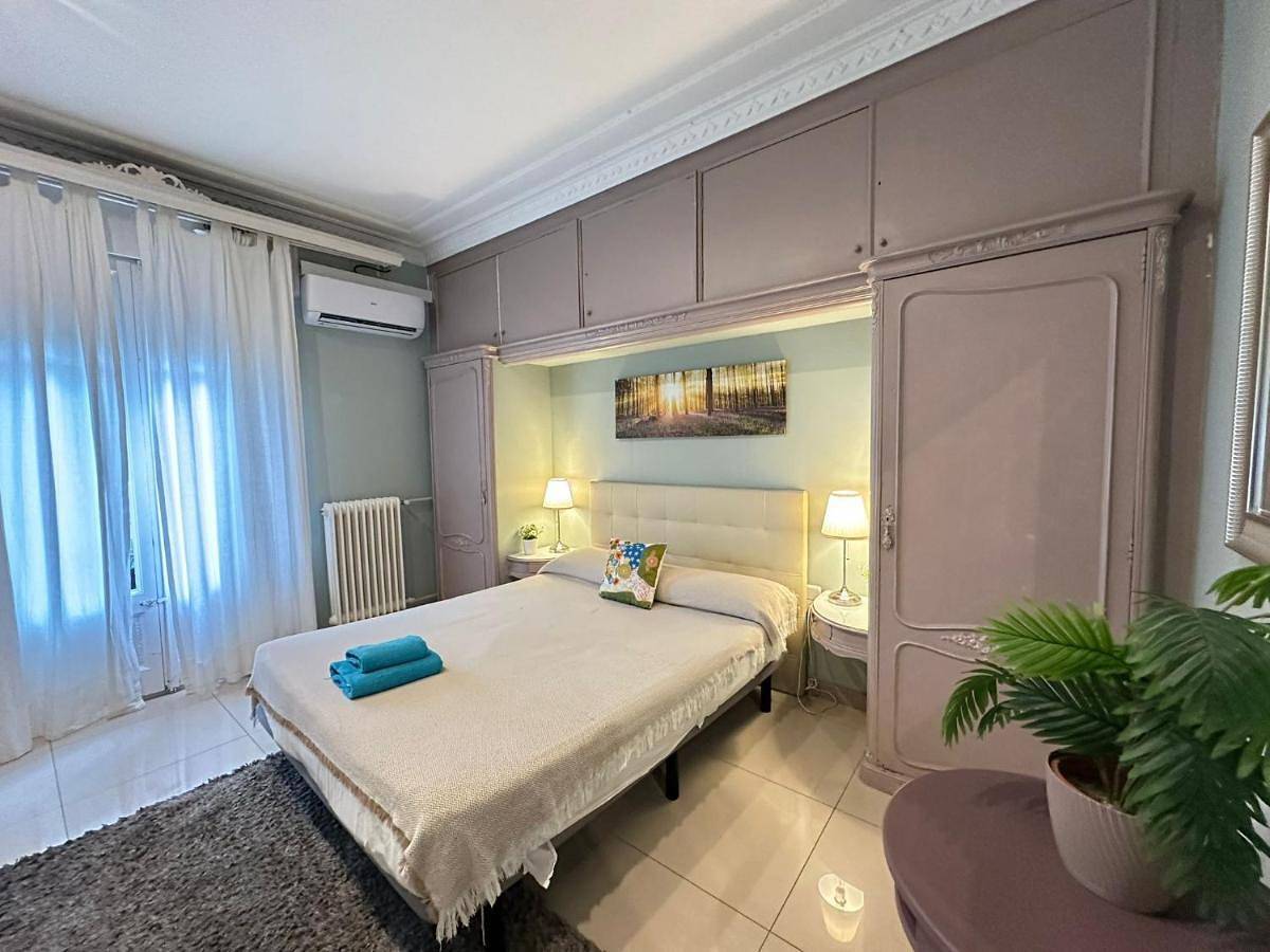 Single Room with Shared Bathroom in Barcelona Centre, Barcelona