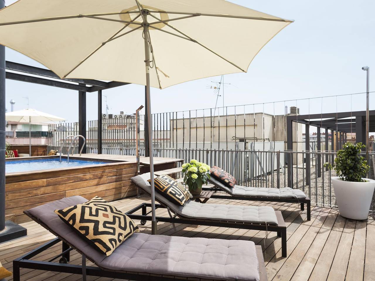 Geheel vakantieappartement, Vakantieappartement voor 8 personen met balkon in Barcelona Centre, Barcelona