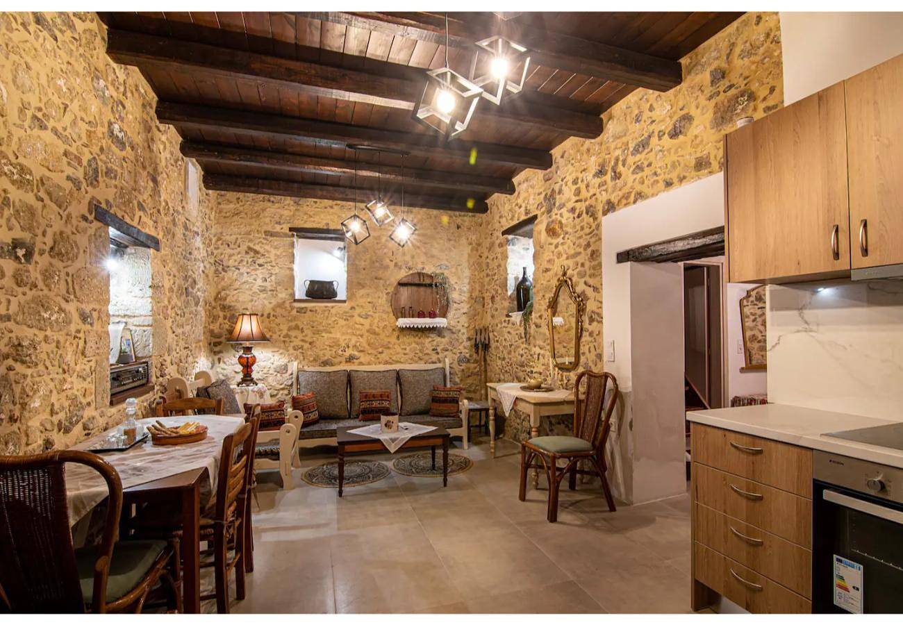 Guest House 'Hercules Guesthouse Tis Giagias' with Mountain View, Wi-Fi and Air Conditioning in Iraklio-Heraklio region