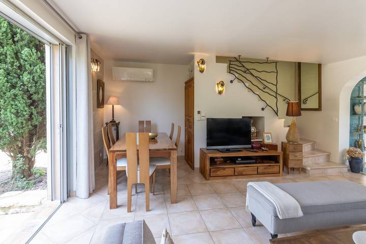 Villa 'Gite' avec piscine privée, jardin privé et Wi-Fi in Grospierres, Ardèche