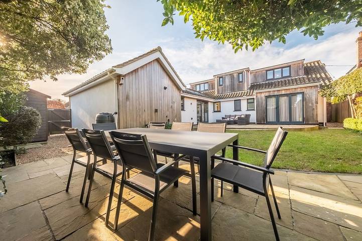 Holiday home for 8 people, with garden in Holt