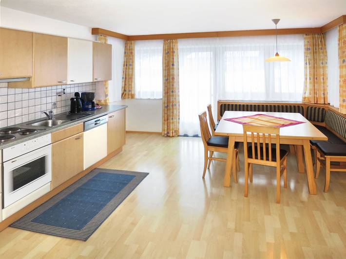 Ferienwohnung für 9 Personen, mit Terrasse und Garten im Ski-Optimal Hochzillertal - 2