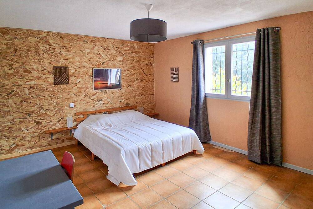 Lovely home in Besse sur Issole in Besse-sur-Issole, Brignoles region