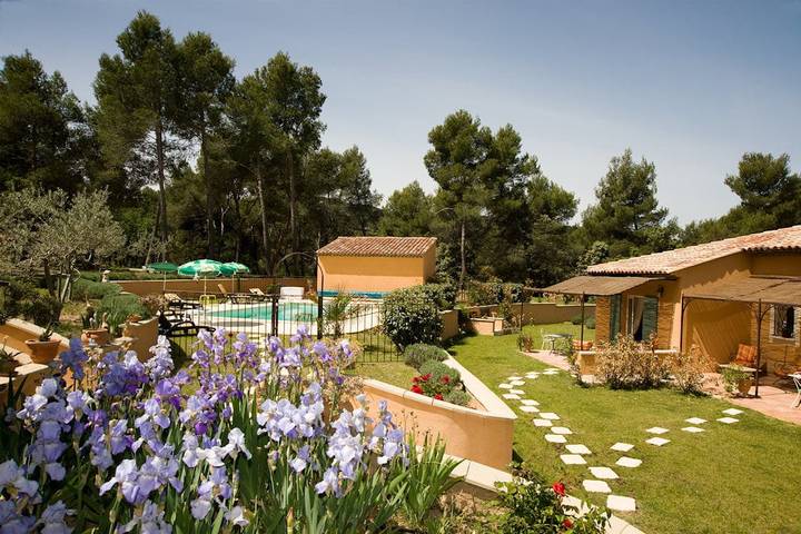 Chambre d’hôte pour 2 personnes, avec jardin et piscine dans les Bouches-du-Rhône - 4