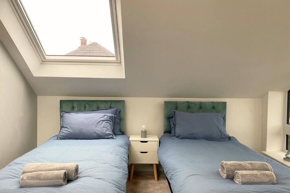 Elegant 2-Bed, 2.5-Bath retreat with a dedicated Office. in Leeds, West Yorkshire