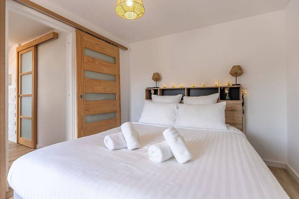 Apartamento entero, Appart des Platanes 3-Apartamento-Baño privado con ducha in Romorantin-Lanthenay, Sologne