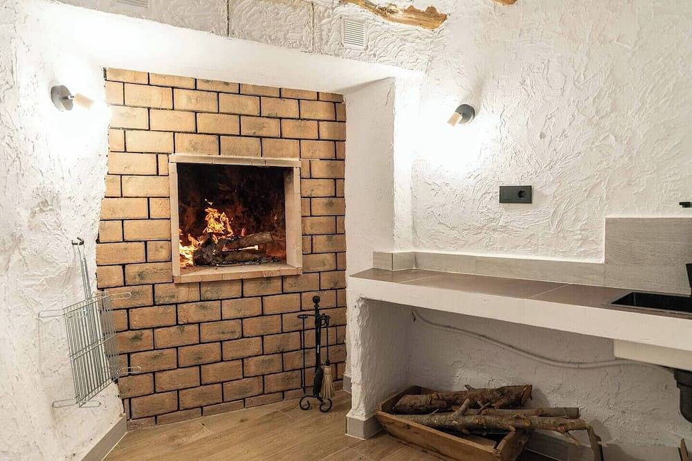 Cottage with jacuzzi and fireplace, ideal for couples. in Liétor, Albacete Province