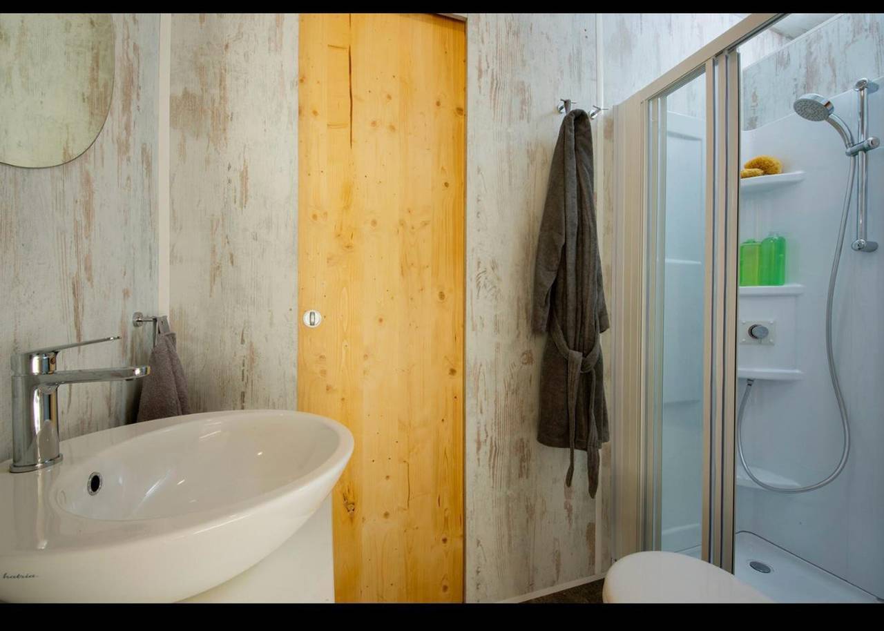 Bungalow 'Glamping B' avec piscine partagée, jardin partagé et Wi-Fi in Montecatini Val di Cecina, Côte des Étrusques