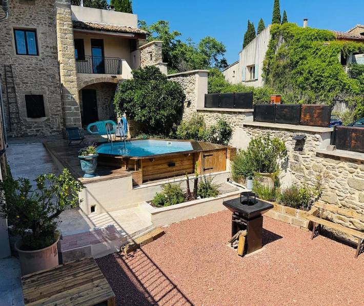 Gîte pour 2 personnes, avec piscine et jacuzzi ainsi que terrasse et sauna à Vallabrix