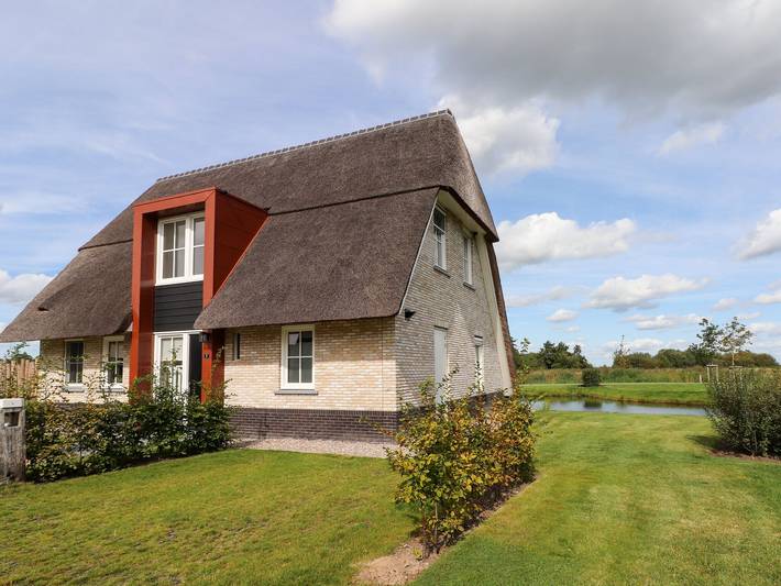 Ferienhaus für 8 Personen, mit Whirlpool und Terrasse sowie Garten und Sauna in Delfstrahuizen