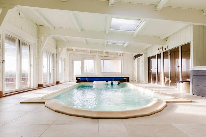 Chalet pour 15 personnes, avec jacuzzi et jardin ainsi que sauna et piscine