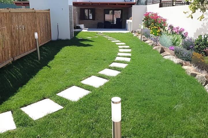 Location de vacances pour 4 personnes, avec jardin dans San Giovanni Sardinia