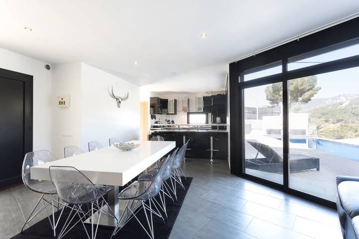 Chalet para 14 personas, con terraza y piscina en Cataluña - 4