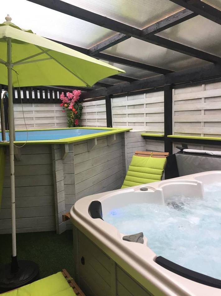 Gîte pour 3 personnes, avec sauna ainsi que piscine et terrasse