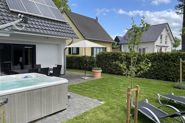 Ferienhaus für 8 Personen, mit Sauna und Garten sowie Whirlpool, mit Haustier in Göhren-Lebbin