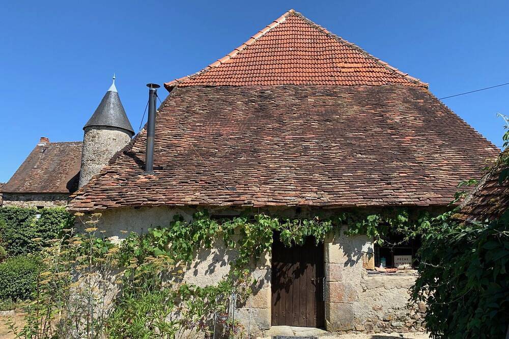 Contemporary Barn Conversion by a Medieval Chateau in Brigueil-le-Chantre, Vienne