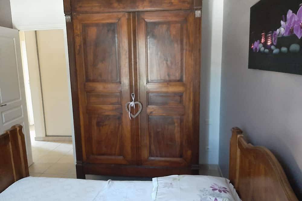 Villa Tout Confort Avec Piscine Privée in Alleins, Arles region