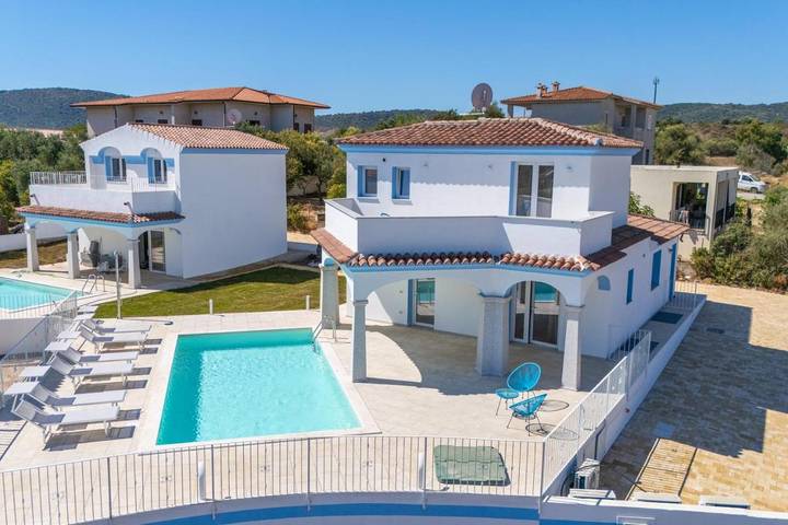 B&b per 2 persone, con terrazza e panorama nonché piscina e giardino, con animali domestici in Budoni