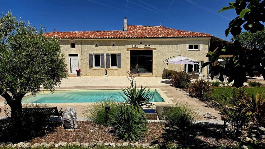 Appartement de vacances pour 4 personnes, avec Terrasse et Jardin ainsi que Piscine et Vue