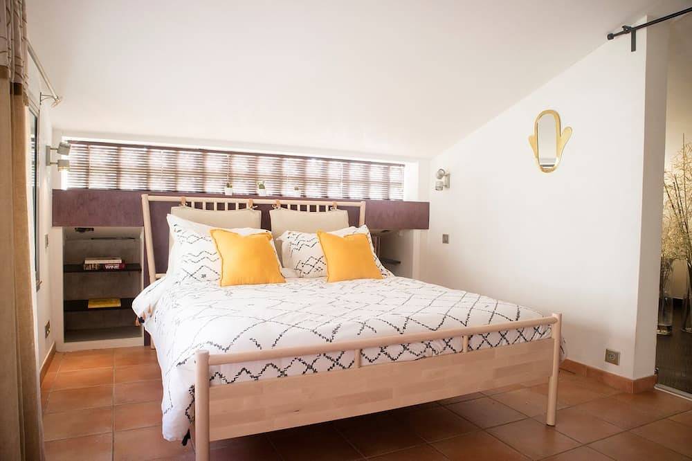 Stylish 6-bedroom villa in popular town near Nîmes and Montpellier in Gallargues-le-Montueux, Côte méditerranéenne (France)