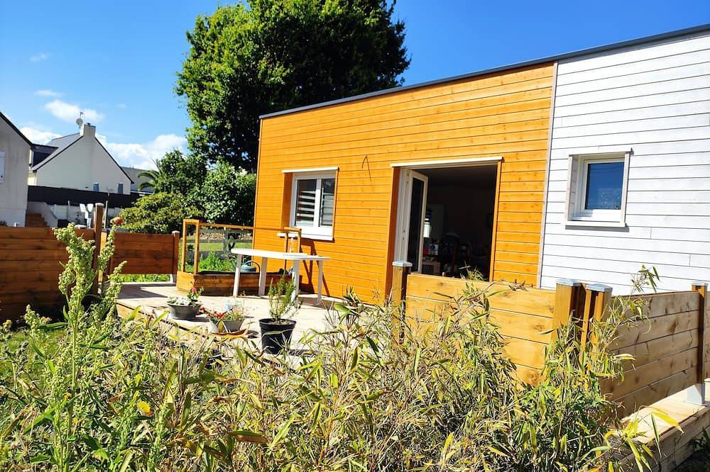 Wooden villa in residence near salt marshes and sea in La Turballe, Côte d'Amour