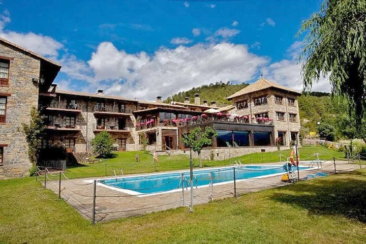 Hôtel pour 2 personnes, avec jacuzzi et jardin ainsi que sauna et piscine - 1
