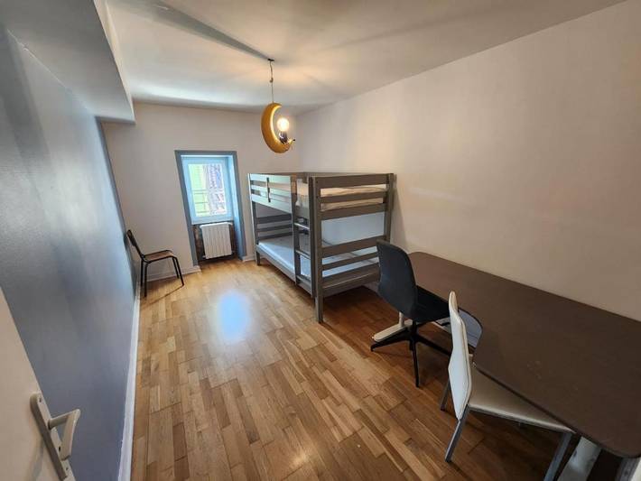 Location de vacances pour 30 personnes, avec piscine ainsi que jardin et terrasse, animaux acceptés à Saint-Simon-de-Bordes - 3
