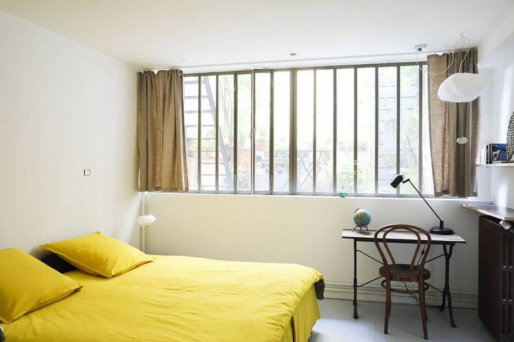 Apartamento de 3 habitaciones en la planta baja con vistas a una pequeña terraza. in Montreuil, Sena-Saint Denis