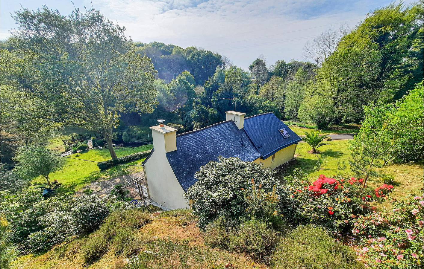 Appartement confortable dans le jardin avec parking et télévision in Plouigneau, Ceinture Dorée